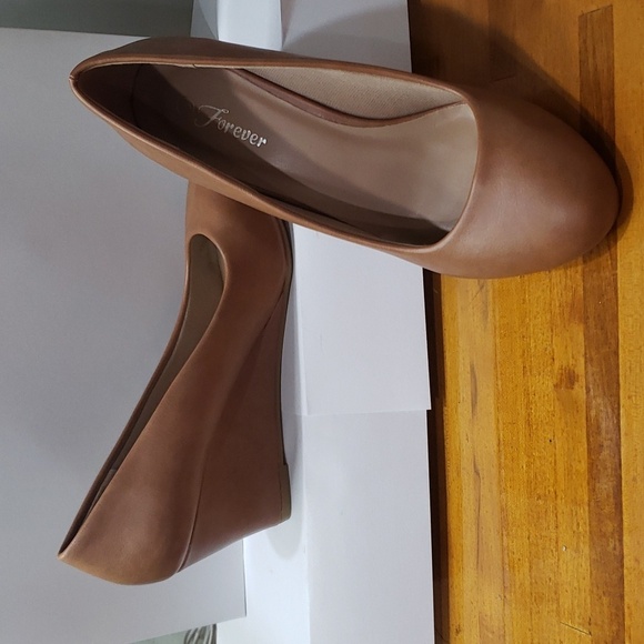 Forever. Taupe; Man Made Leather Wedges; Round Toe. Size 8. NIB - Picture 5 of 12